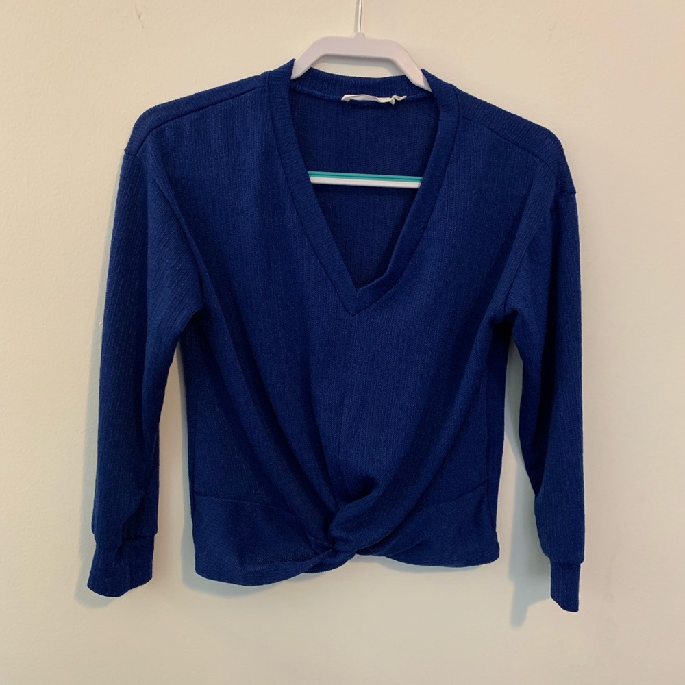 Blue knotted crop.